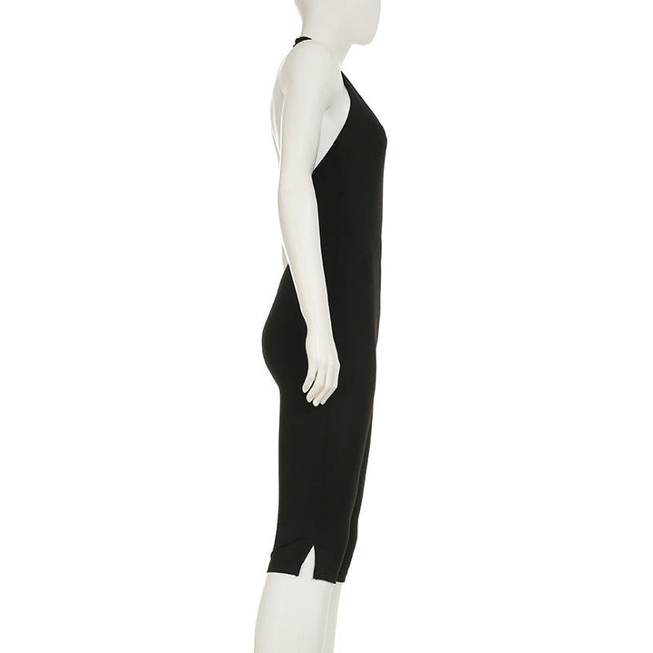 Moderne damejumpsuit i svart med stilig ryggutskjæring. Kroppsnær design for en trendy sommer- og festlook.