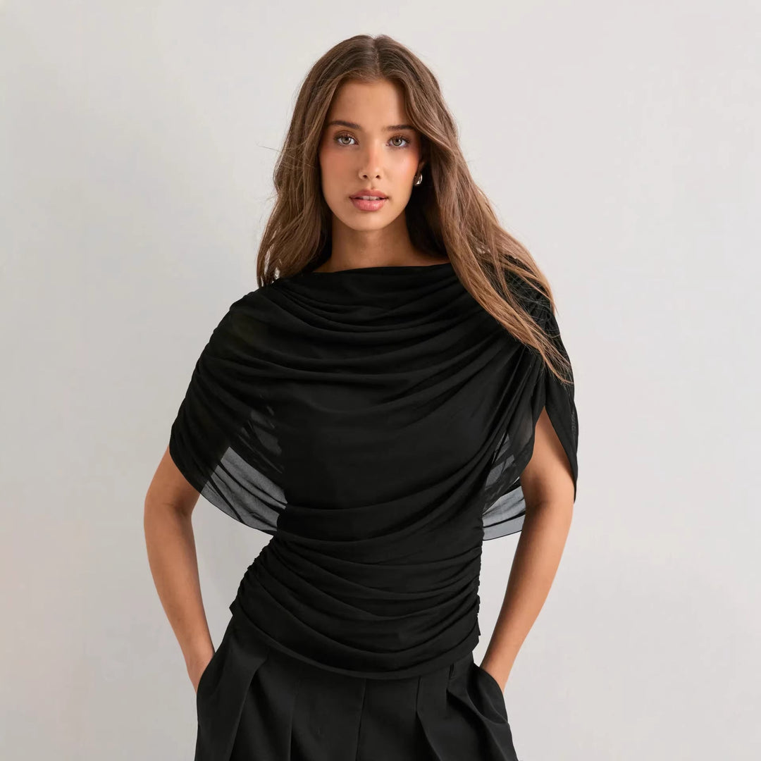 Elegant svart drapertopp for dame med stilfullt snitt. Perfekt for både fest og hverdag.