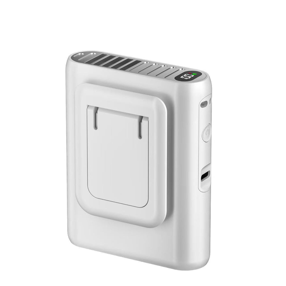 Kompakt hvit USB-minikjøler, ideell som bærbar personlig kjølevifte for hjem, kontor og sommerreise.