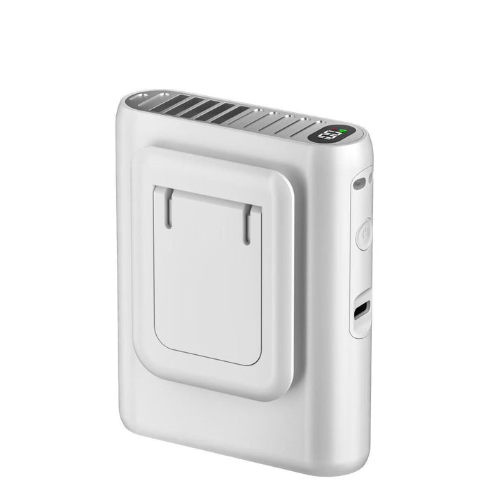 Kompakt hvit USB-minikjøler, ideell som bærbar personlig kjølevifte for hjem, kontor og sommerreise.
