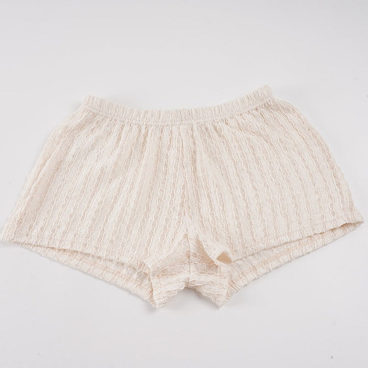 Hvite fritidsshorts for dame, elegant og luftig. Perfekt til sommerbruk, komfortabel passform.