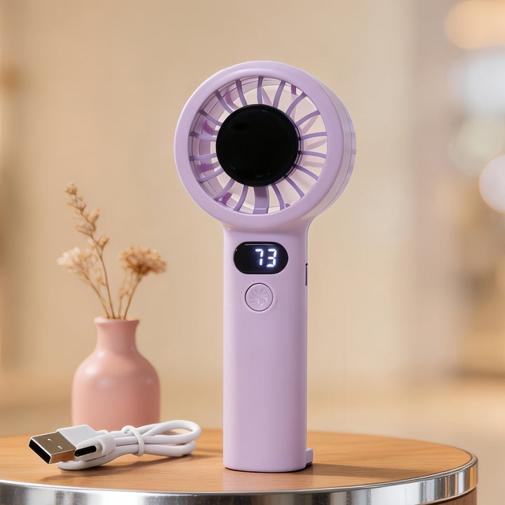 Oppladbar USB-vifte med digitalt display, gir svalende luft for varme dager.