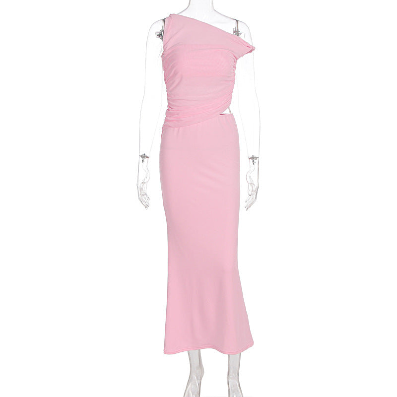 Asymmetrisk rosa omslagskjole med rynker for kvinner. Elegant og trendy festkjole, ideell for selskapsbruk.
