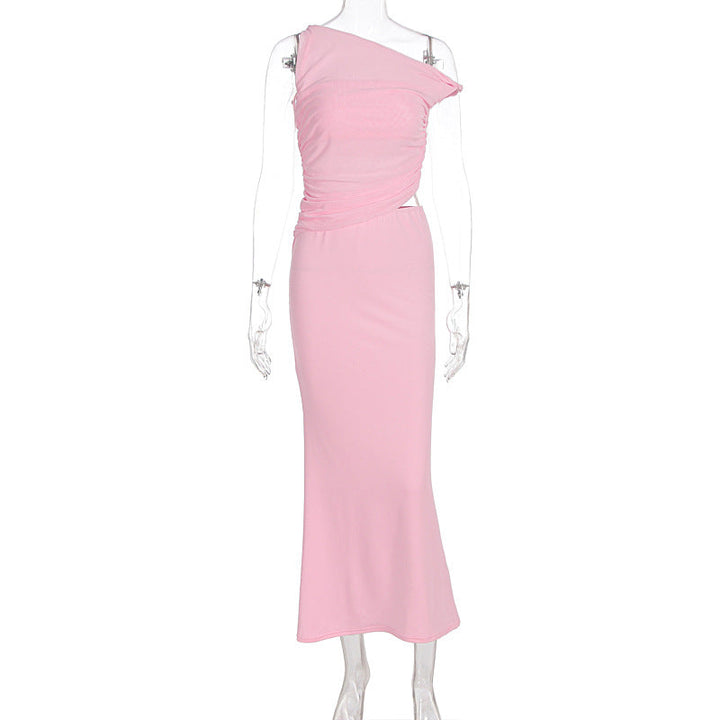 Asymmetrisk rosa omslagskjole med rynker for kvinner. Elegant og trendy festkjole, ideell for selskapsbruk.