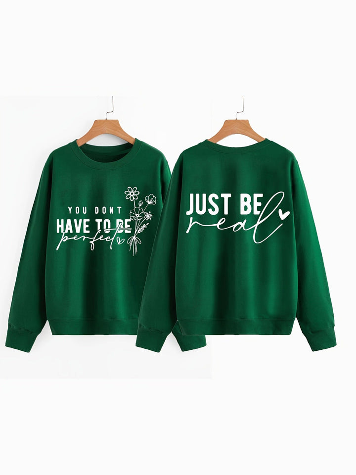 Myk, casual damegenser i strikk med inspirerende budskap. Perfekt pullover for kvinner som vil ha stil.