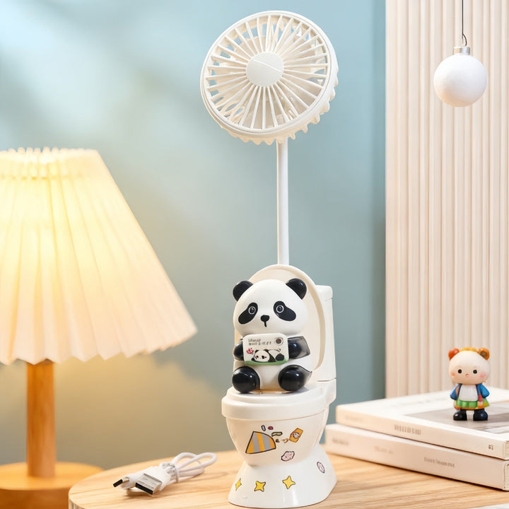 Kompakt USB-bordvifte med søtt bjørnedesign, gir stillegående kjølig luft, ideell for sommerdager.