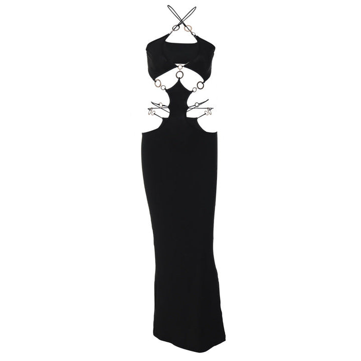 Modell i elegant maxikjole med unikt cut-out design. Perfekt formell selskapskjole og festkjole.
