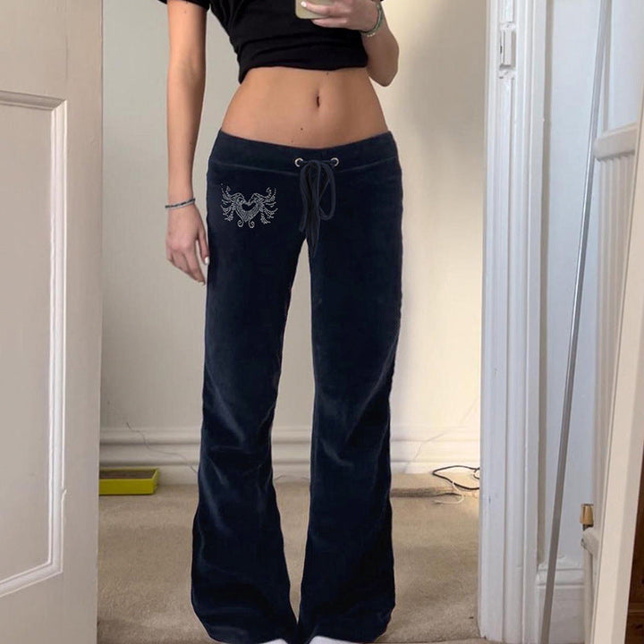 Grå dame flared sweatpants for komfortabel og trendy fritidsstil. Myke joggebukser med vide ben.