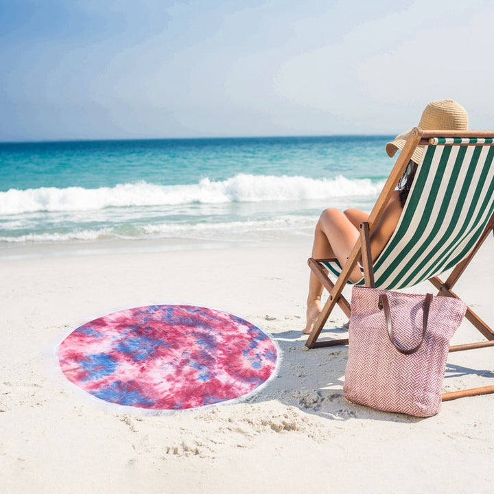 Dame strandteppe, rundt design med detaljerte frynser. Flott for sommer og utendørs aktiviteter.