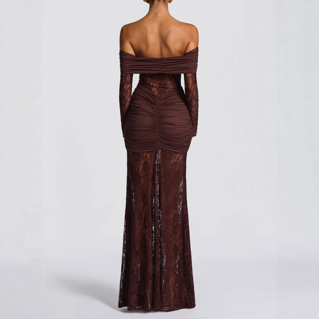 Chic off-shoulder dame maxikjole, rynket i midjen. Lang elegant kjole, flott for kveld og fest.