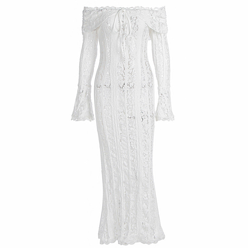 Hvit figurnær sommerkjole med off-shoulder. Trendy og komfortabel stil for damer.