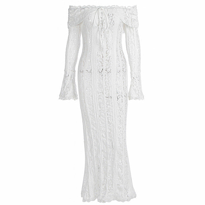 Hvit figurnær sommerkjole med off-shoulder. Trendy og komfortabel stil for damer.