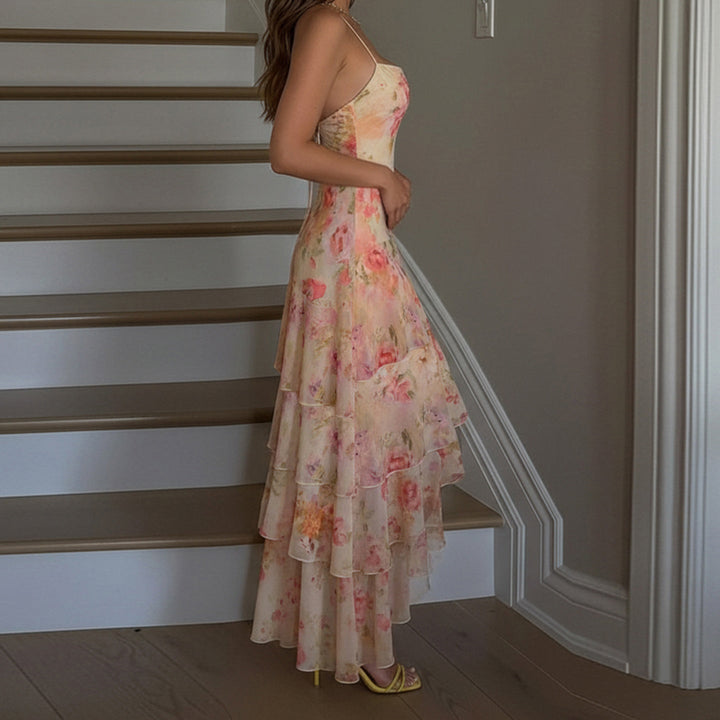 Offshoulder maxikjole for dame med livlige blomster og lekne volangdetaljer, en chic sommerfavoritt.