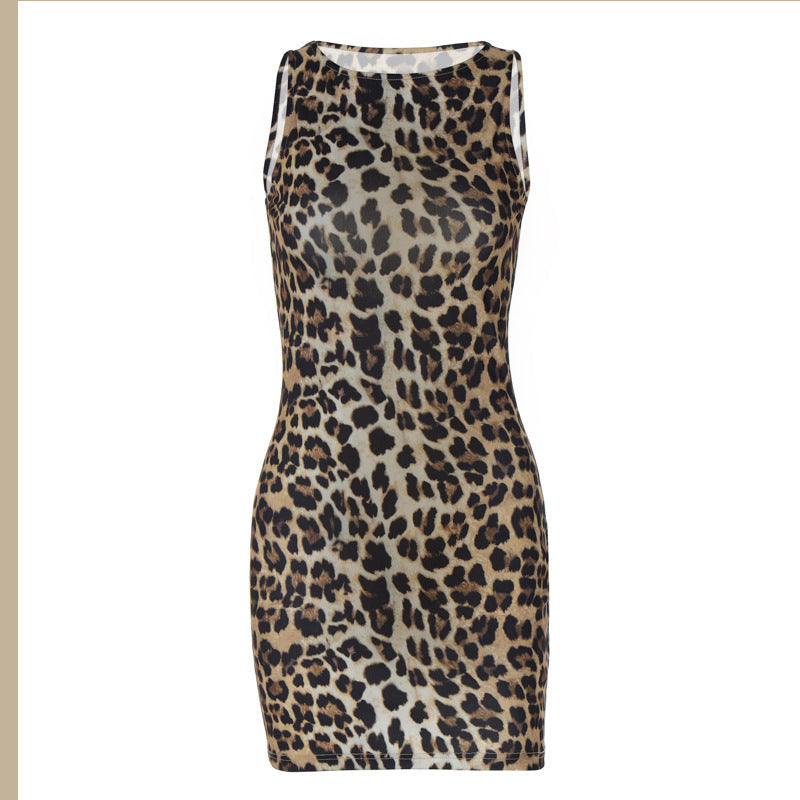 Trendy damekjole med leopardmønster, elegant minikjole perfekt som sommerkjole og kveldsplagg.