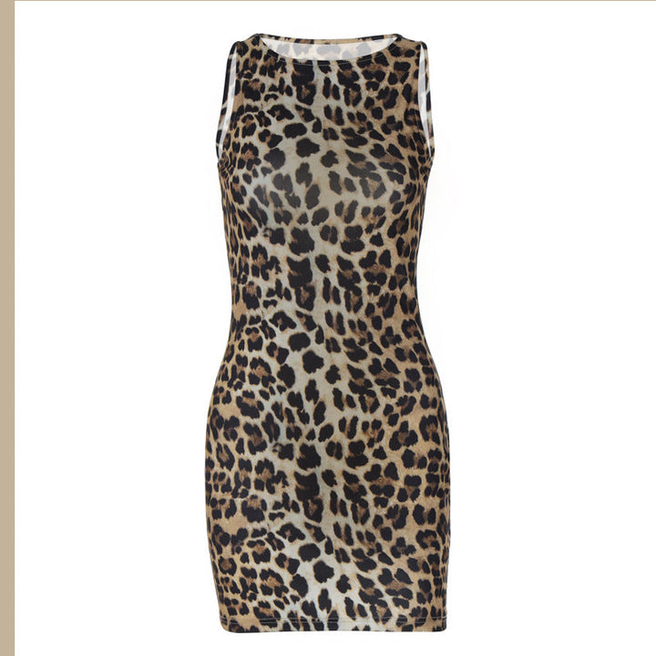 Trendy damekjole med leopardmønster, elegant minikjole perfekt som sommerkjole og kveldsplagg.