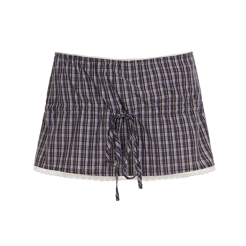 Moderne rutete shorts for damer, designet for komfort og en stilig look med justerbar midje.