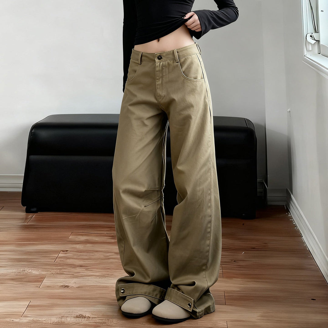 Stilfull khaki damebukse med vide ben, komfortabel og elegant for fritid og vår-/sommermote.