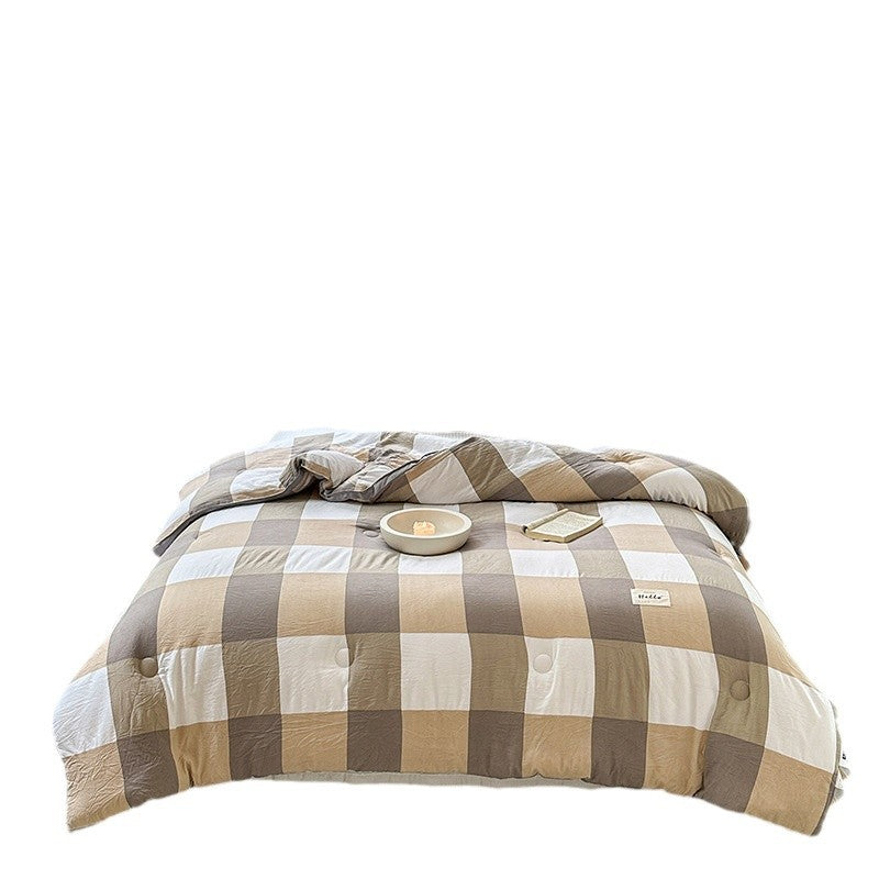 Quiltet dynesett for damer, laget av bomull. Essensielt hjemmetekstil for et moderne soverom.
