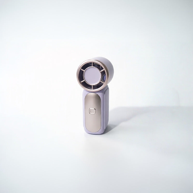 Essensiell sommergadget: En bærbar minivifte som holder deg kjølig på farten.