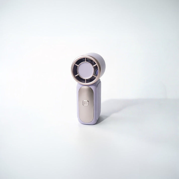 Essensiell sommergadget: En bærbar minivifte som holder deg kjølig på farten.