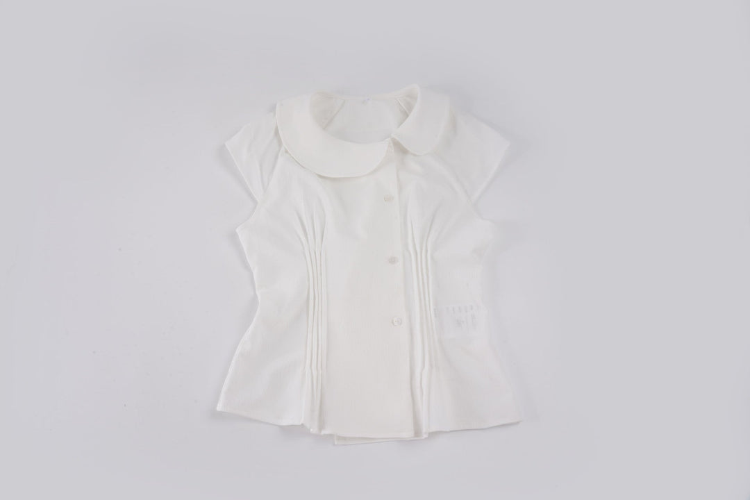 Trendy klassisk damebluse med kortermet design og stilig moderne krage. En moteriktig skjorte.
