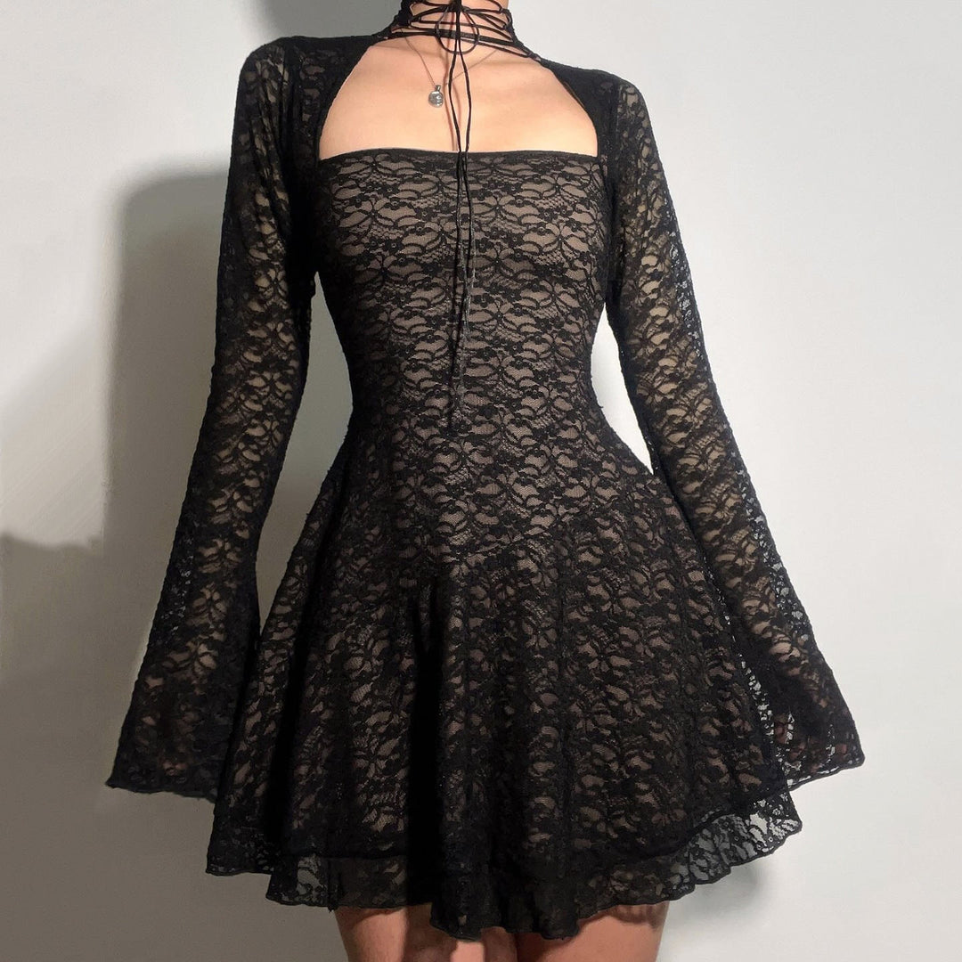 Klassisk svart damekjole med langermet design og ståkrave. Tidløs og elegant mote for kvinner.