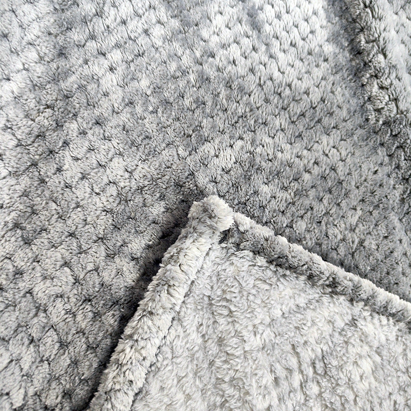Elegant interiør-pledd, vaffelstruktur i koselig mikrofiber. Gir stuen et varmt og innbydende preg.