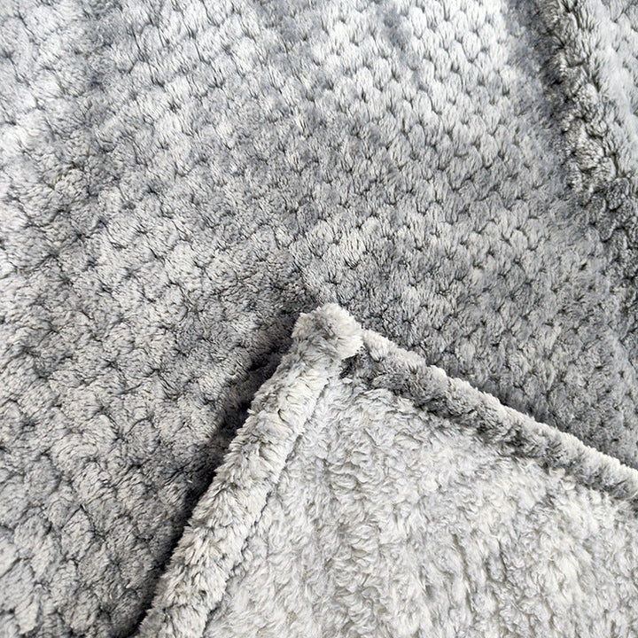 Elegant interiør-pledd, vaffelstruktur i koselig mikrofiber. Gir stuen et varmt og innbydende preg.