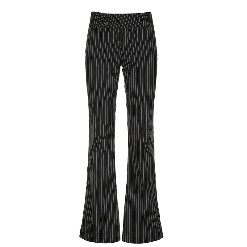 Allsidig og elegant slengbukse med vertikale striper. Høytsittende passform for en trendy look.
