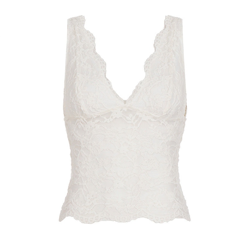 Festklar dame spaghettitopp med elegant V-hals og delikate blonder. En must-have for sommeren.