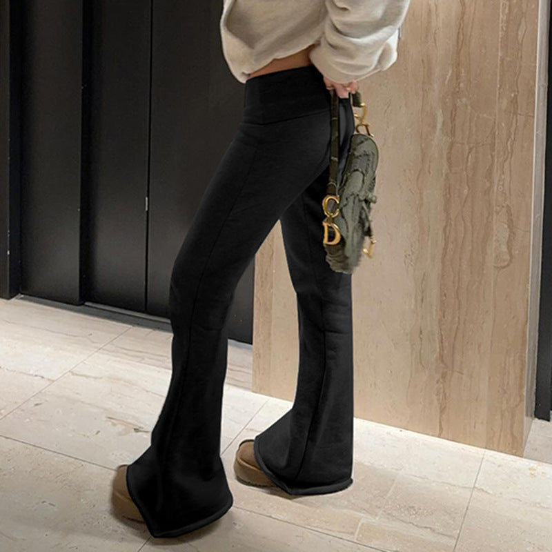 Komfortable dameleggings med mykt, elastisk stoff og utslått ben, perfekte for avslapning eller lett trening.