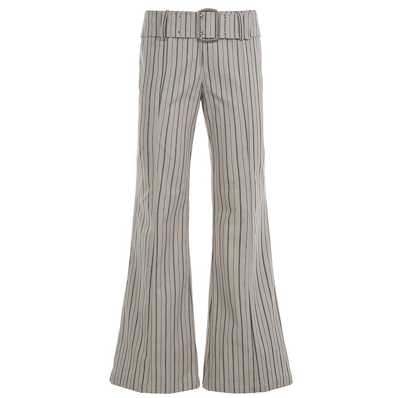 Dame bukser med flare og elegante striper, figursydd snitt som fremhever formen. Til fest og jobb.