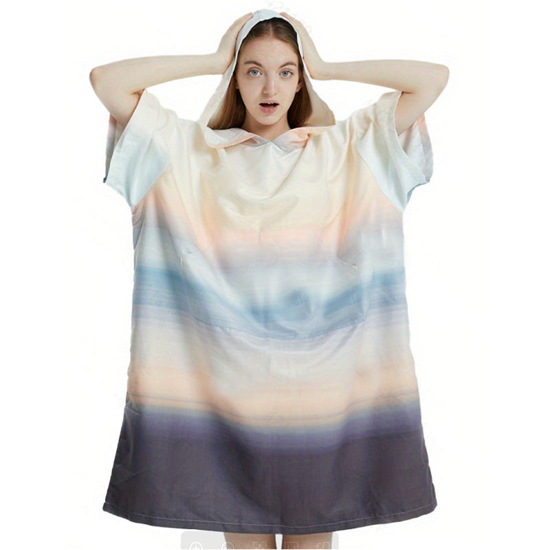 Myk fargerik hetteponcho for damer, komfortabel sommerstil, ideell for strand og ferie.