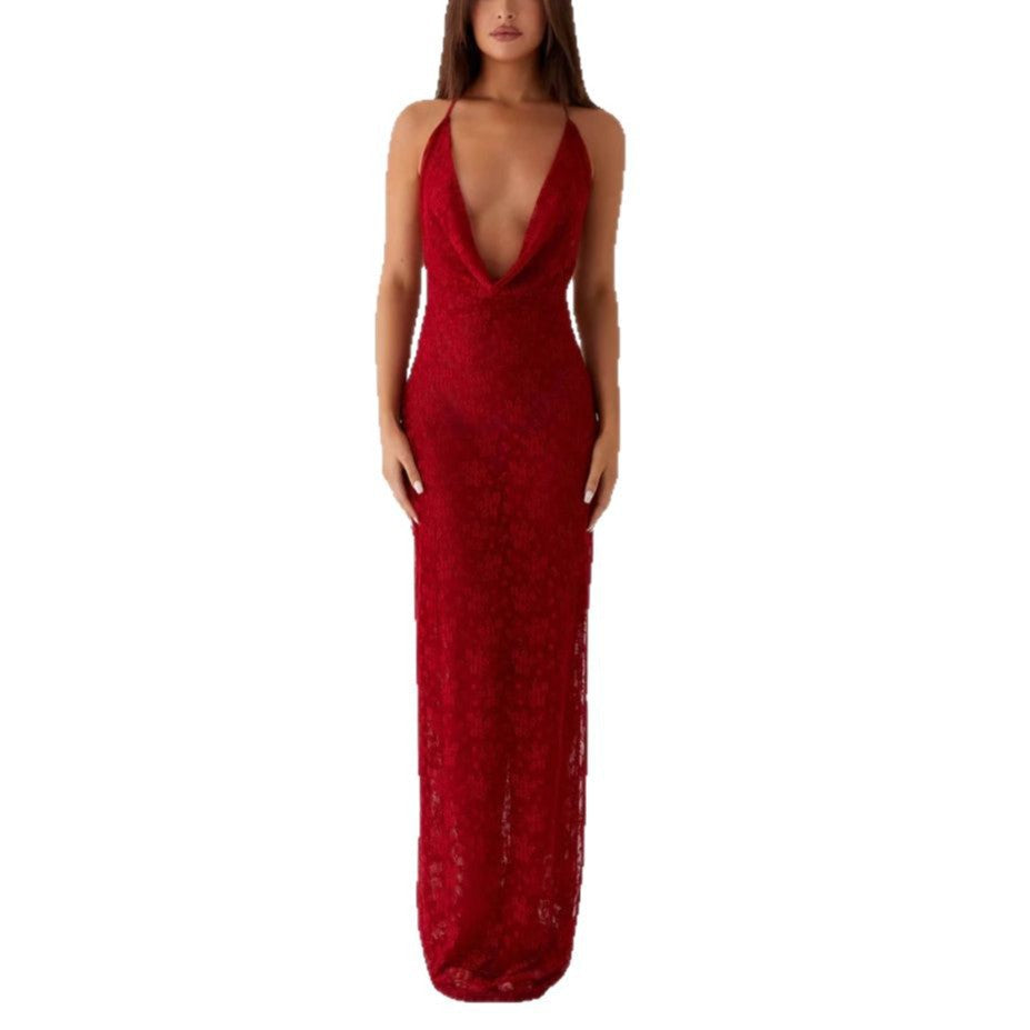 En klassisk rød aftenkjole med dyp V-hals, en formell og elegant damekjole for enhver fest eller galla.
