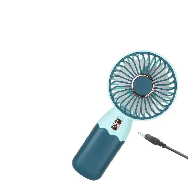 Detaljert bilde av hvit bærbar minivifte, viser stilrent design og brukervennlige funksjoner.