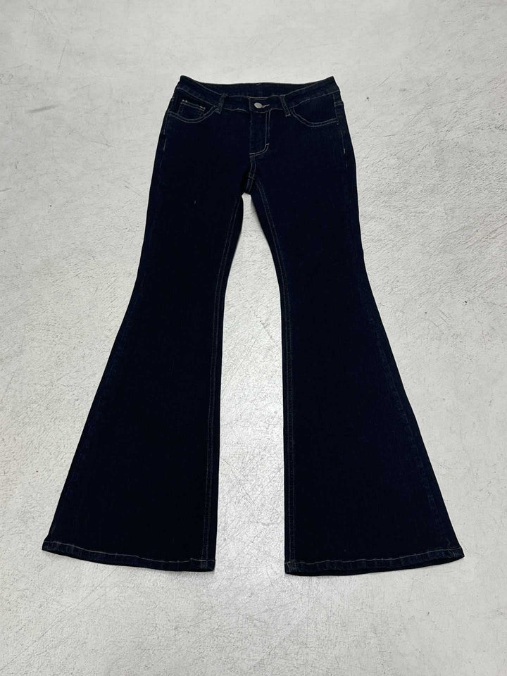 Komfortable og elegante damejeans med flared passform og høyt liv, gir en chic look.