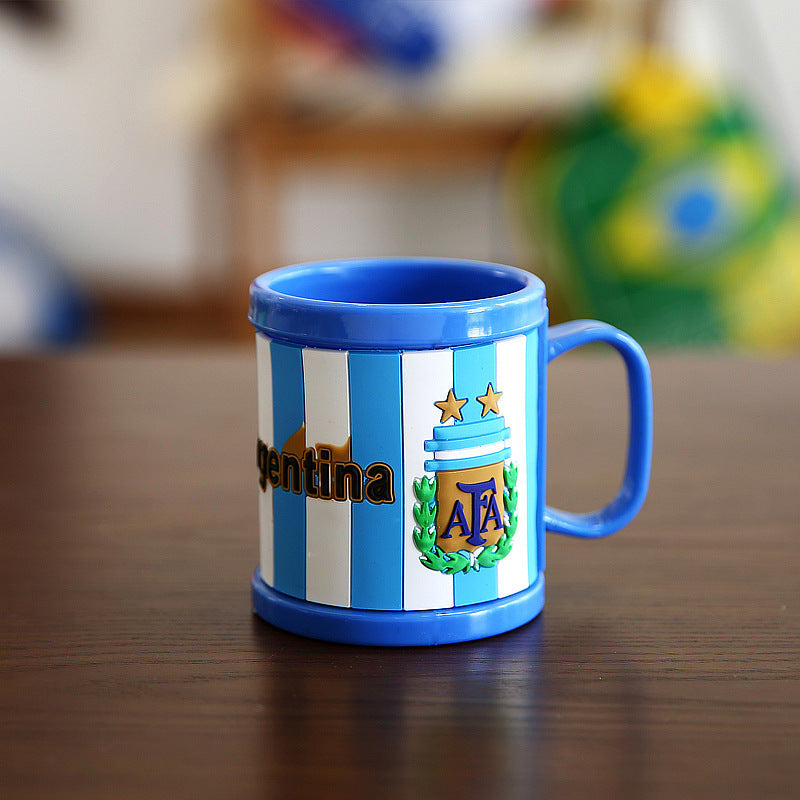 Vis din nasjonale stolthet! Fotball termosflaske i rustfritt stål med flaggdesign. Must-have supporterutstyr.