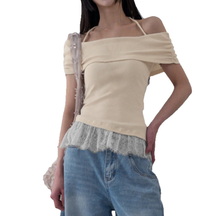 Stilren dame off-shoulder topp med volangkant for en elegant sommerlook.