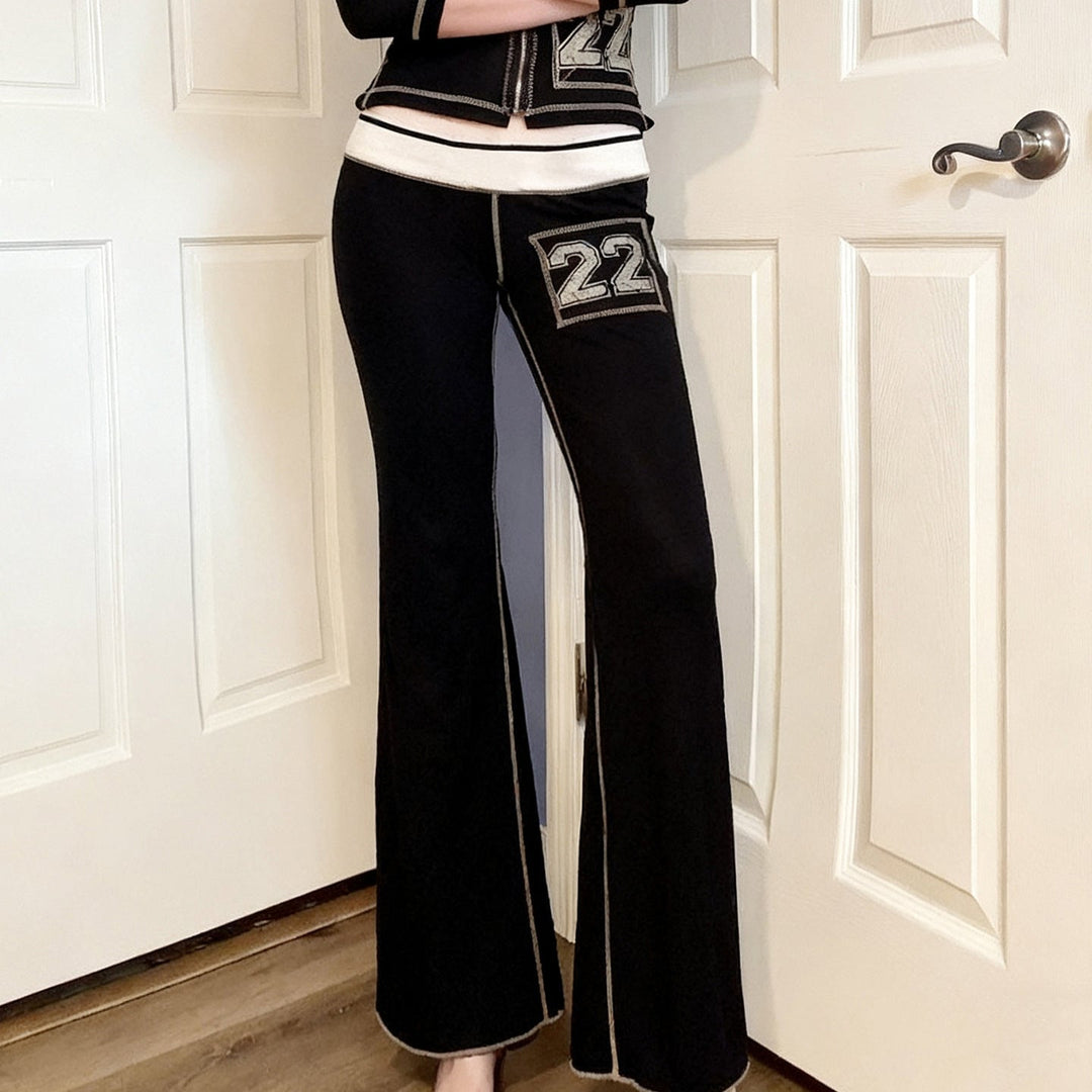 Komfortable svarte bootcut-bukser for damer, med elastisk midje. Ideelle for fritid og casual mote.