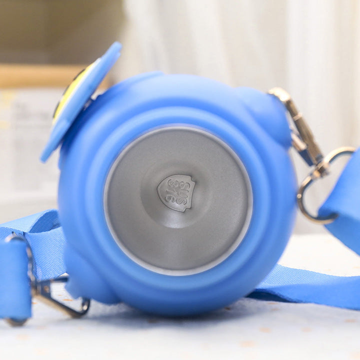 Unisex drikkeflaske for barn med søtt dyremotiv, 520 ml og praktisk bæresnor, perfekt for skole og sport.