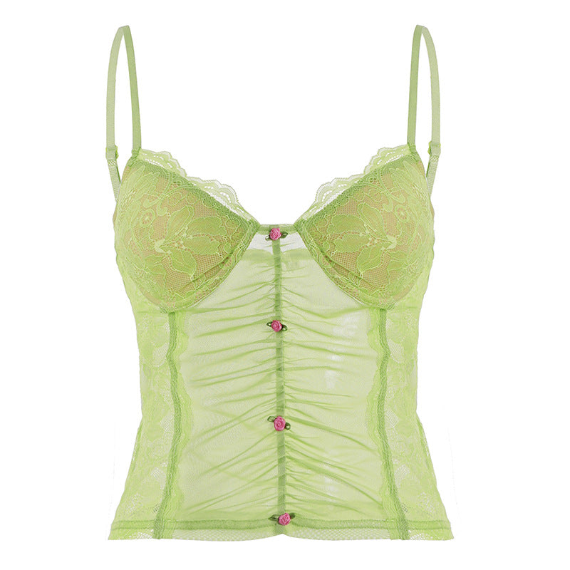 Elegant grønn volang topp med knappdetaljer. En feminin og komfortabel dame topp for sommer og vår.