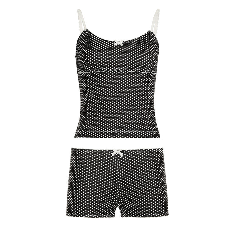 Dame nattøy: prikkete nattshorts-sett med camisole og elastisk midje, ideelt for en god natts søvn.