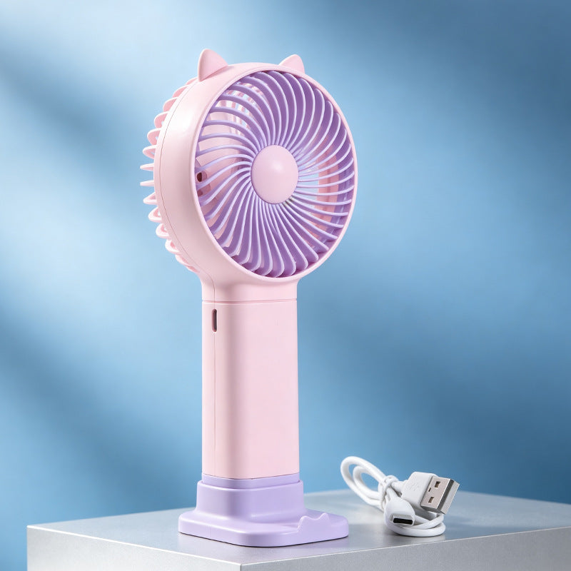 Liten og kraftig håndvifte med søt bjørn, en perfekt sommergadget.