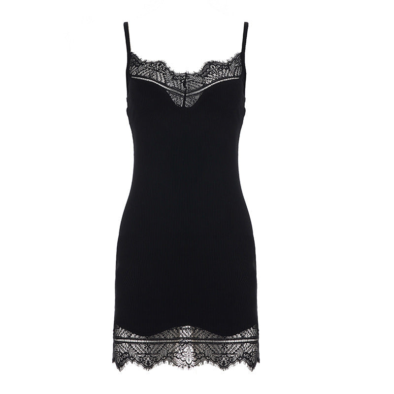 Avslappende dame nattskjorte med elegant spiss. Komfortabelt og feminint nattøy for varme sommernetter.