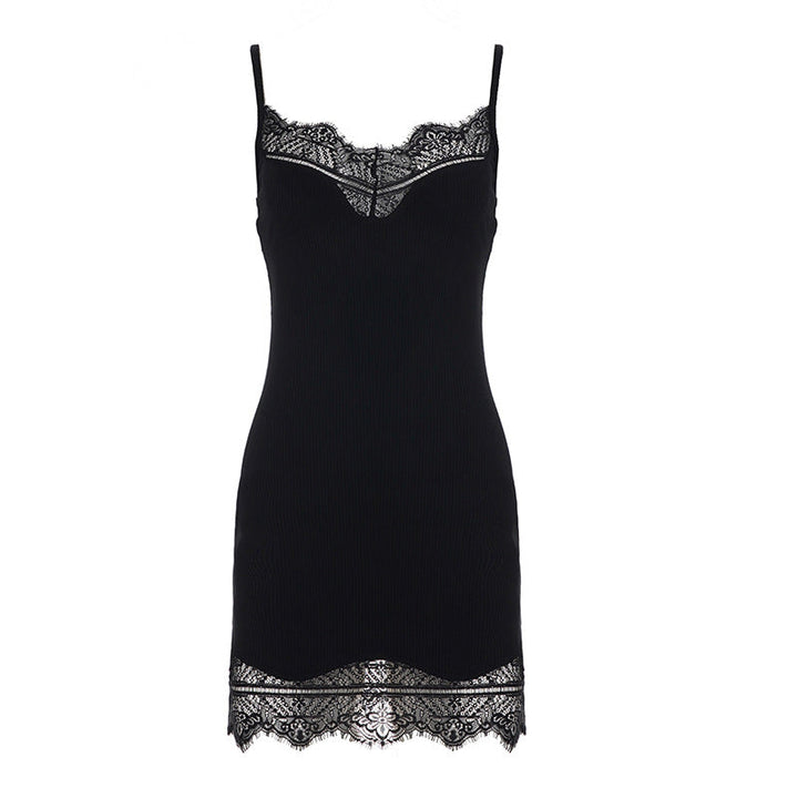 Avslappende dame nattskjorte med elegant spiss. Komfortabelt og feminint nattøy for varme sommernetter.