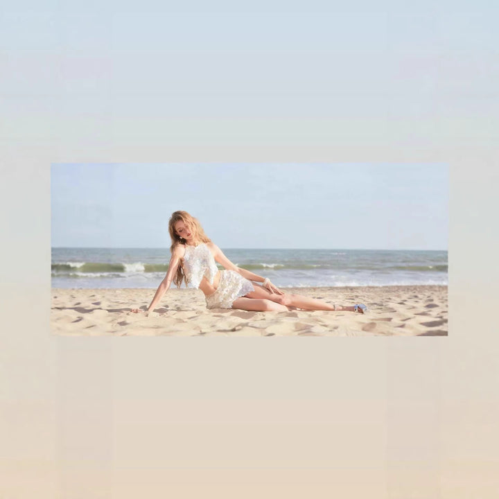 Luksuriøst dame badetøy med skjell-mønster. Elegant bikinisett for sommer og solrike dager ved vannet.