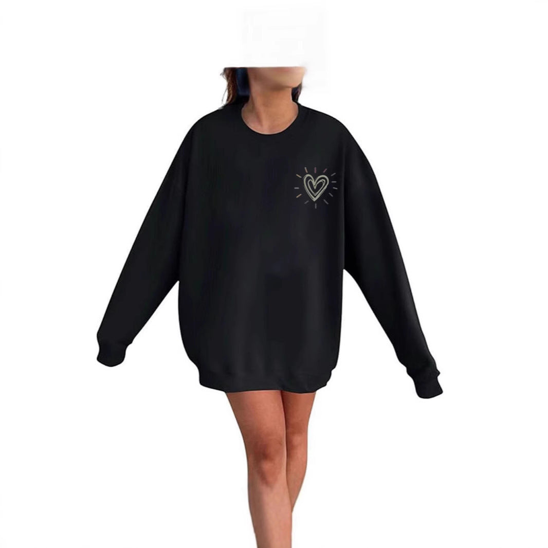 Dame oversized sweatshirt med søtt hjerte-motiv. Komfortabel og avslappet fritidsgenser for kvinner.