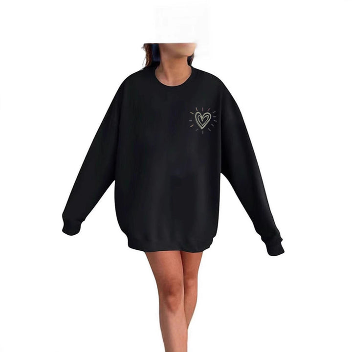 Dame oversized sweatshirt med søtt hjerte-motiv. Komfortabel og avslappet fritidsgenser for kvinner.