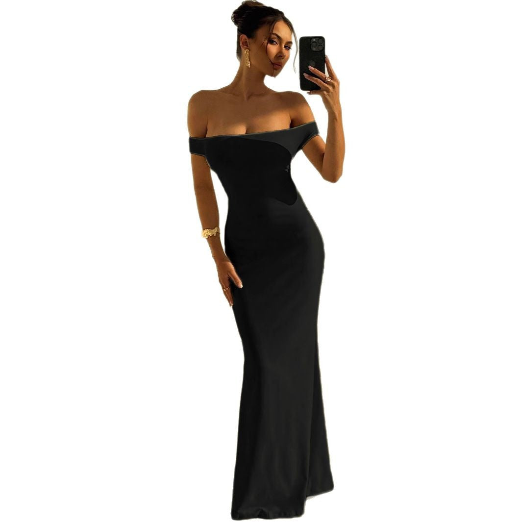 Off-shoulder sommerkjole for damer, lang og elegant, med en smigrende figurnær passform.