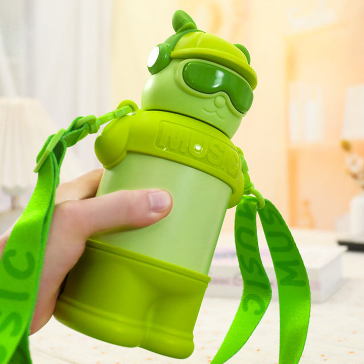 Søt grønn drikkeflaske for barn med artig dyredesign (480ml). Motiverer til å drikke vann, perfekt for skole og fritid.